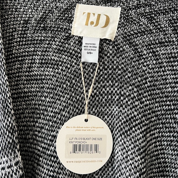 *NWT* Jetset Diaries Black and Grey Poncho OS+ - Picture 9 of 12